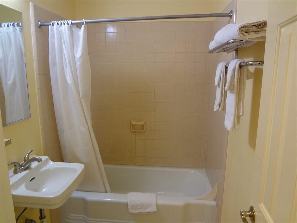 Budget Inn Of America Медфорд Екстериор снимка