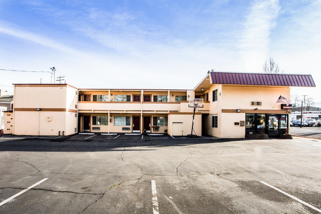 Budget Inn Of America Медфорд Екстериор снимка