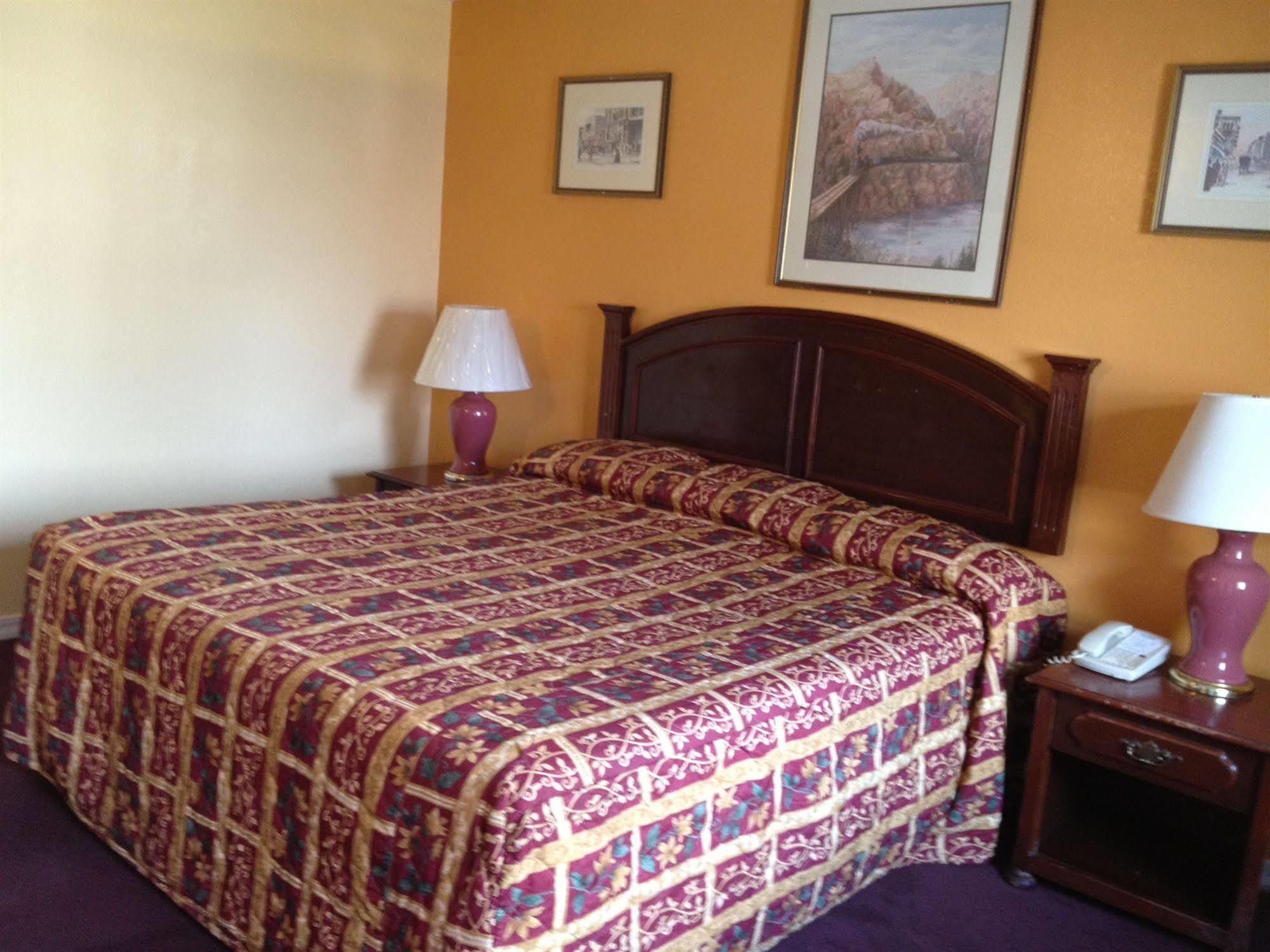 Budget Inn Of America Медфорд Екстериор снимка
