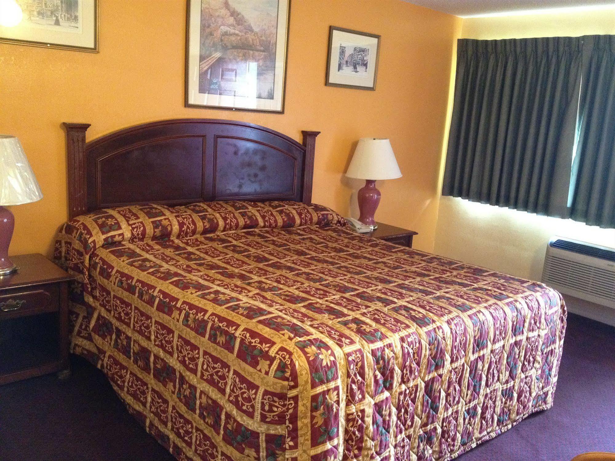 Budget Inn Of America Медфорд Екстериор снимка
