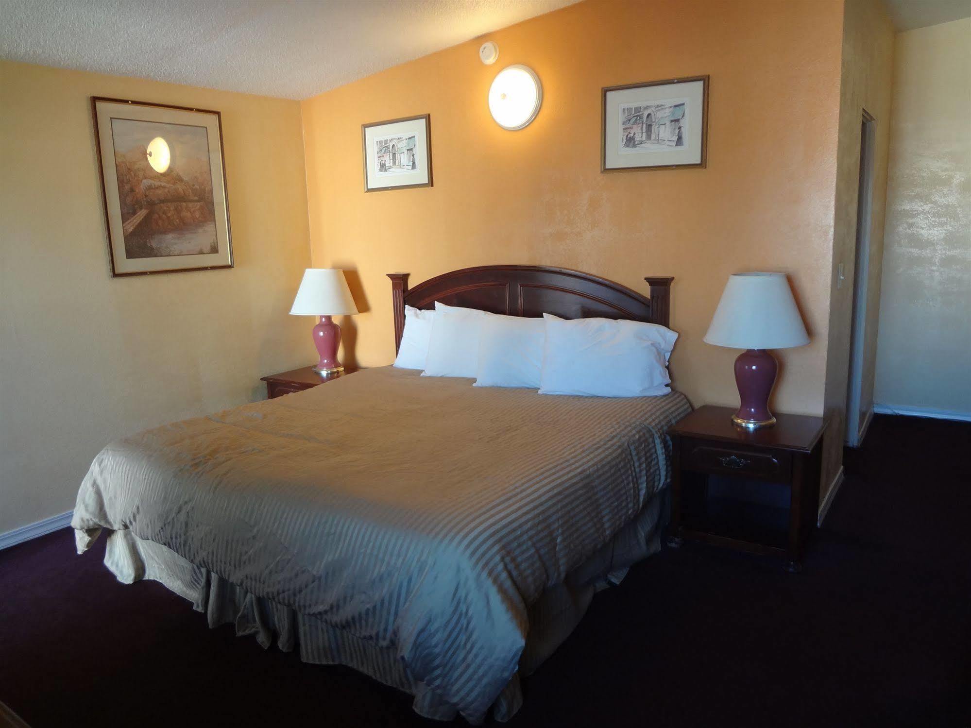 Budget Inn Of America Медфорд Екстериор снимка
